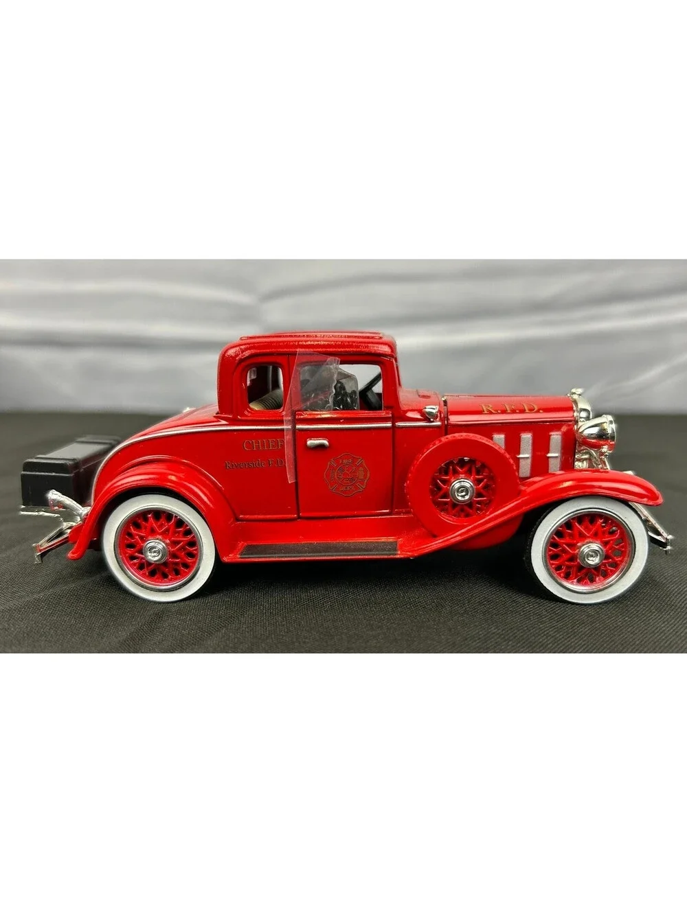 National Motor Museum Set, 1932 Chevrolet Fire Chief, 1941 Chevrolet Flatbed